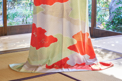 Kyo-Yuzen Kimono with Cloud Motif and Gold-Thread Embroidery