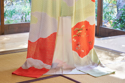 Kyo-Yuzen Kimono with Cloud Motif and Gold-Thread Embroidery